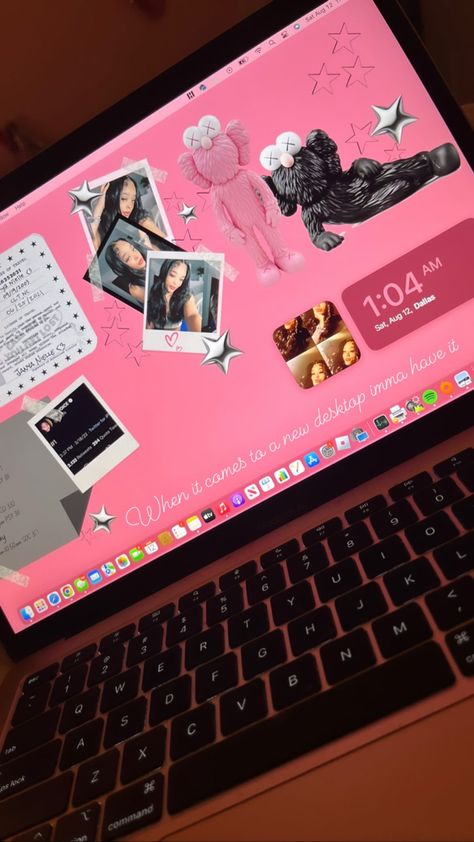 Mac Book Case Aesthetic, Baddie Macbook Wallpaper, Macbook Wallpaper Canva, Custom Macbook Wallpaper, Custom Ipad Wallpaper, Macbook Wallpaper Ideas, Mac Book Aesthetic, Macbook Lockscreen, Macbook Homescreen Layout