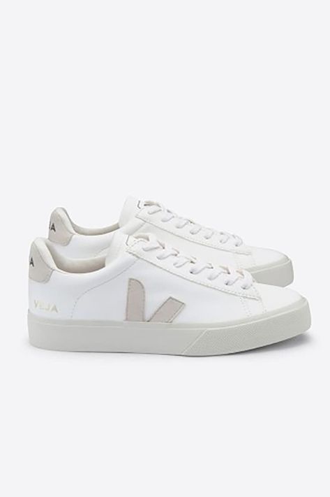 Veja V10, Zapatillas Veja, Toxic Clothing, Sneaker Storage, Sneaker Outfits, Buy List, Veja Sneakers, Travel Wardrobe, Leather Trainers