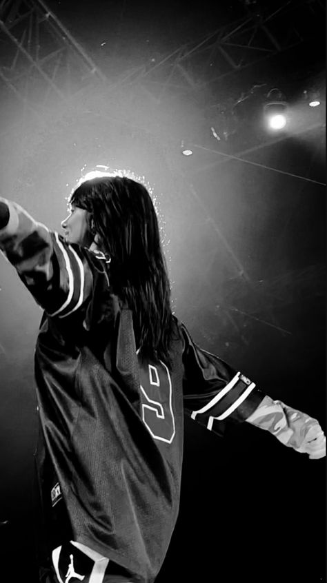 Billie Eilish 4k Wallpaper, Billie Lockscreen, Billie Eilish Wallpaper Iphone, Billie Eilish Wallpaper Aesthetic, Billie Eilish Live, Billie Eilish Lockscreen, Billie Wallpaper, Billie Eilish Concert, Billie Eilish Wallpaper