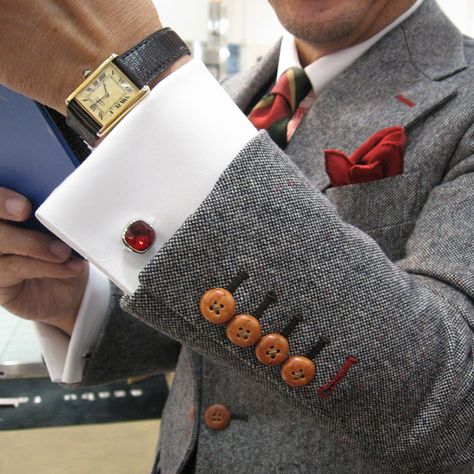 Ruby Cufflinks Manset Lengan, Style Gentleman, A Man In A Suit, Der Gentleman, Man In A Suit, Sharp Dressed Man, Gray Suit, Well Dressed Men, Gentleman Style