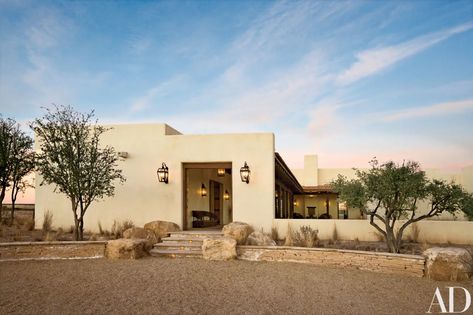 Tour Ted Turner's Hacienda-Style Home in New Mexico | Architectural Digest Desert Home Exterior, Ted Turner, Boho Glam Home, New Mexico Homes, Hacienda Style Homes, Home Exteriors, Mexico House, Adobe House, Hacienda Style