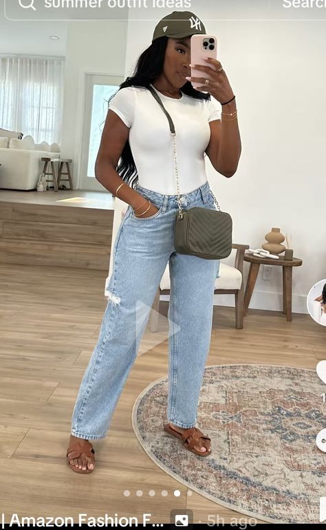 Casual Errands Outfit Summer, Jeans Outfit Black Women, Boyfriend Jeans Outfit Summer, Errands Outfit Summer, Athletic Wear Outfits, Minimalist Girl, Jean Collection, Jeans And T Shirt Outfit, Capsule Wardrobe Women