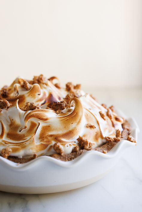 Peanut Butter Meringue Pie from The Ranch Table - ZoëBakes Peanut Butter Honey Pie, Peanut Butter Meringue Pie, Zoe Francois, Ranch Table, Peanut Butter Dessert Recipes, Meringue Desserts, Peanut Butter Honey, Peanut Butter Desserts, Honey Buns