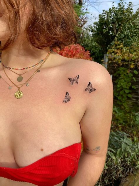 Clavicle Tattoo, Butterfly Tattoo On Shoulder, Small Shoulder Tattoos, Small Butterfly Tattoo, Butterfly Tattoos For Women, Petite Tattoos, Back Of Shoulder Tattoo, Small Butterfly, Butterfly Tattoos