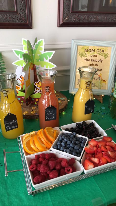 Juices For Mimosa Bar, Mimosa Bar Baby Shower Ideas, Jungle Baby Shower Food, Momosa Mimosa Bar, Jungle Theme Ideas, Mimosa Bar Ideas, Baby Shower Jungle Theme, Baby Shower Mimosa Bar, Baby Shower Jungle