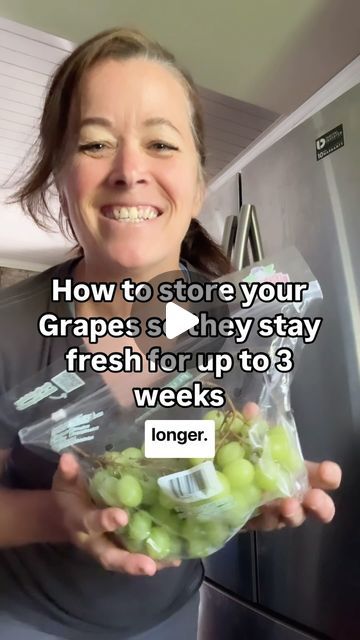 Dar - Save Money on Groceries on Instagram: "SHARE + SAVE this tip to help your grapes last up to 3 weeks!   🙌🏻Make sure you smash that Follow button to keep learning about ways to save money on your groceries  Here’s the Grape-down   I know it’s super tempting to wash and clean the entire bunch as soon as you get home from the grocery store   DONT do it!!   CLEAN only when you are about to use them!   Grapes need to stay cold, be dry and last longer when you leave them on the stems!   The washing process adds excess moisture, which can cause the grapes to go BAD faster than they otherwise would.  How to Choose Grapes It’s important to inspect grapes at the grocery store before purchasing. Why? Because one bad grape can spoil the whole bunch. In other words, one or two moldy grapes will Best Way To Store Grapes In Fridge, How To Make Grapes Last Longer, Storing Grapes In Fridge, Store Grapes In Fridge, Best Way To Store Grapes, How To Keep Grapes Fresh Longer, How To Store Grapes In Fridge, How To Clean Grapes, Preserve Grapes