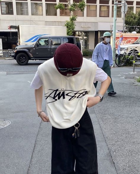 Swag Guy Style, Stussy Vest Outfit, Stussy Fits, Stussy Vest, Grunge Boy Outfits, Y2k Fashion Men, Skateboard Clothing, Softboy Outfits, Aesthetic Y2k Outfits