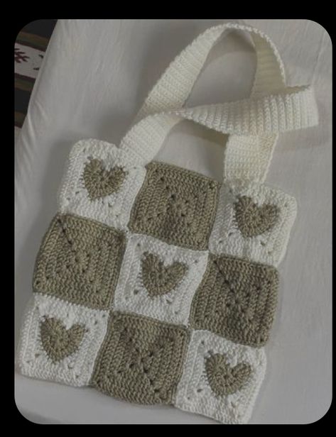 Toat Bag Crochet, Tote Bag Pattern Crochet, Crochet Ideas Aesthetic Bag, How To Crochet Tote Bag, Tote Bag Crochet Granny Squares, Crotchet Ideas Aesthetic, Granny Square Crochet Bags, Granny Square Crochet Pattern Bag, Tote Bag Design Crochet