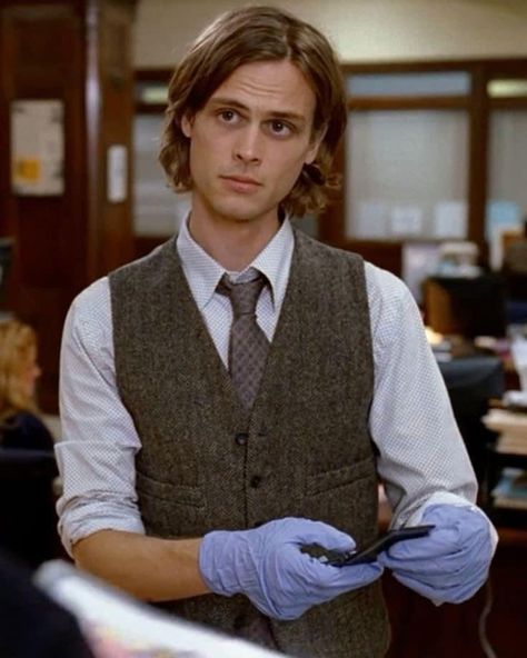 Spencer Reid Photos, Spencer Reid Style, Season 2 Spencer Reid, Criminals Minds Spencer Reid, Spencer Reid Funny, Spencer Reid Outfit, Matthew Gray Gubler Aesthetic, Spencer Reid Season 1, Spencer Reid Fanart