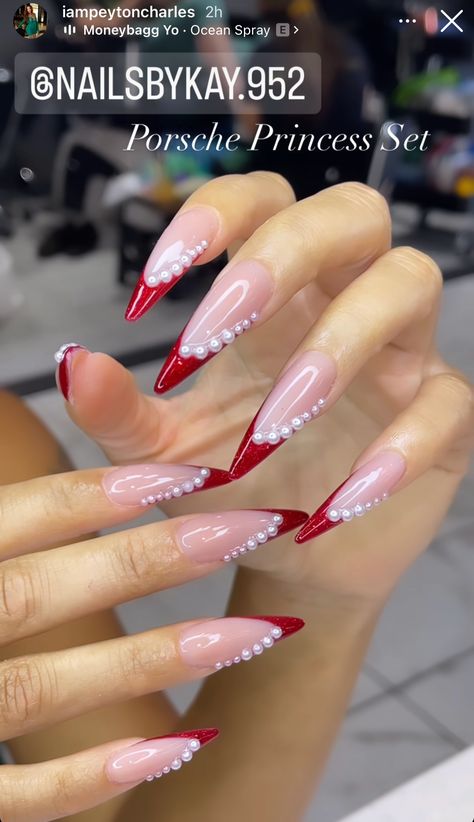 Steletoes Nails Classy, Christmas Stiletto Nails Designs, Steletoes Nails Design, Winter Stiletto Nails, Nail Ideas Stiletto, Stiletto Christmas Nails, Stiletto Nails Red, Nail Planner, Red Stiletto Nails