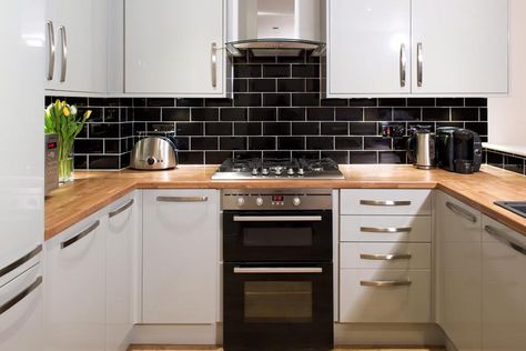 White Kitchen With Wood Countertops, Black And Cream Kitchen, Kitchen Apartment Ideas, Mens Decor, Black Tiles Kitchen, Kitchen Wall Tiles Design, Black Wall Tiles, White Kitchen Cupboards, Kitchen Colour Combination