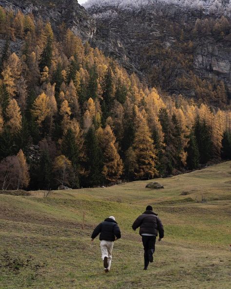 Cozy By The Fire, Noah Kahan, Adventure Aesthetic, Autumn Aesthetic, Future Life, Two People, Travel Aesthetic, Fall Vibes, Hunger Games