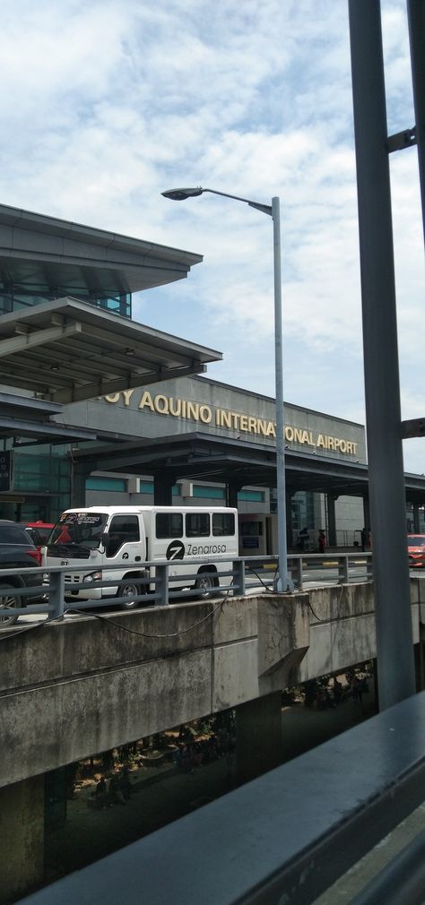 Airport Ninoy Aquino, Ninoy Aquino International Airport Night, Airport Photos Philippines, Prank Airport Pictures, Airport Photos Prank, Manila Fake Story, Cebu Airport Prank, Naia Airport Philippines Prank, Manila Airport Prank