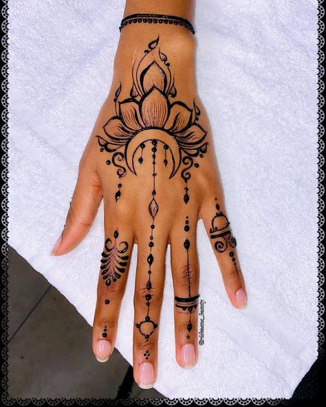 Cute Henna Designs, Jagua Henna, Henna Style Tattoos, Jagua Tattoo, Henna Drawings, Henna Inspired Tattoos, Finger Tattoo For Women, Finger Henna Designs, Henna Tattoo Hand