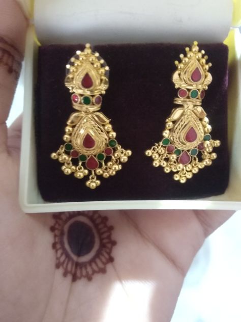 Regular Use Gold Earrings, Gold Earrings With Price, Modern Mangalsutra, Fondant Dog, Indian Gold Necklace Designs, Small Earrings Gold, Gold Jewels Design, Gold Jewelry Outfits, Black Beads Mangalsutra Design