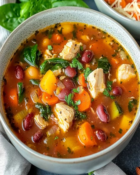 Discover a gluten-free, high protein minestrone soup recipe loaded with lean turkey, beans, and veggies for a healthy, hearty meal. Turkey Minestrone Soup, High Protein Vegetable Soup, Dietitian Meals, High Protein Soup Recipes, High Protein Soups, High Protein Soup, Protein Soup Recipes, Protein Soup, High Protein Vegetables