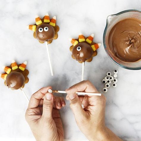 Easy Thanksgiving Cake, Thanksgiving Cakepops, Turkey Cake Pops, Thanksgiving Cake Pops, Thanksgiving Goodies, Pumpkin Cake Pops, Thanksgiving Cake, Turkey Cake, Candy Eyes