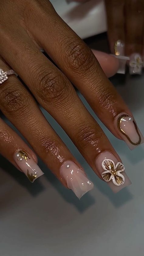 🩷🩷🩷 - - - - - - - - #nails #shortnails #pinknails #nailtrends #silvernails #nailcharms #naildesign #nailart #nailartist #bronxnails… | Instagram Gold Nails Inspo Aesthetic, Acrylic Design Nails, Daisy Acrylic Nails, Nails Outfit, Hard Nails, Simple Gel Nails, Colored Acrylic Nails, Girly Acrylic Nails, French Acrylic Nails