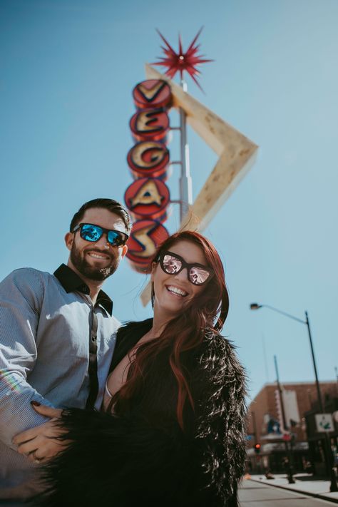 Las Vegas Couples Photo shoot Ideas || Downtown Las Vegas  #couples #lasvegas #downtownLV #photoshoot #elopement #engagement Las Vegas Picture Ideas, Vegas Picture Ideas, Laa Vegas, Las Vegas Couple, Couples Photo Shoot Ideas, Vegas Couple, Vegas Pics, Las Vegas Aesthetic, Vegas Photoshoot