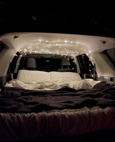 Decor Christmas Home, Home Decor Apartment, Dream Dates, Home Decor Cozy, Romantic Date Night Ideas, Car Deco, Cute Date Ideas, Camping Aesthetic, Dream Date