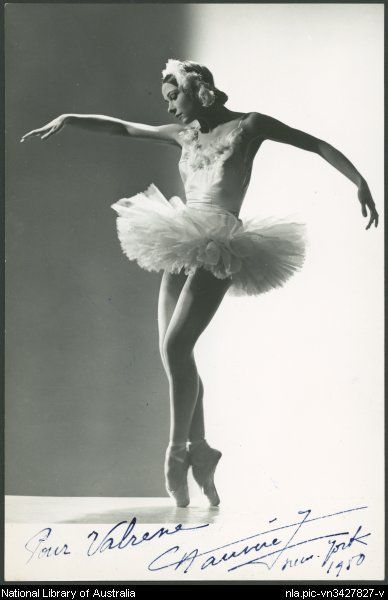 French Prince, Royal Ballet School, Margot Fonteyn, Rudolf Nureyev, Vintage Ballet, Paris Opera Ballet, Ballet School, Ballet Photos, Classical Ballet