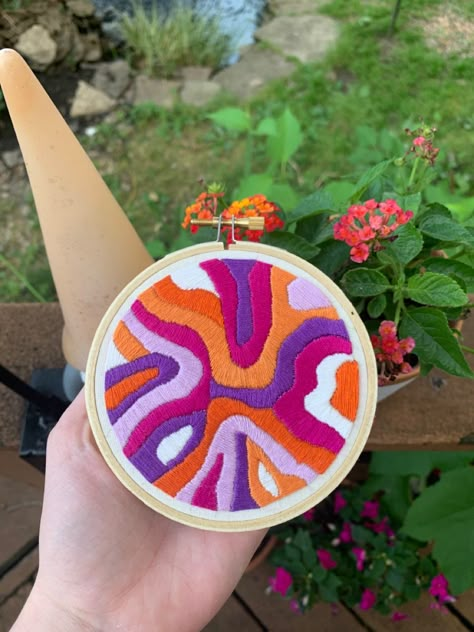 Pride Embroidery Ideas, Lesbian Embroidery, Groovy Embroidery, Pride Embroidery, Hippie Embroidery, White Sunset, Flag Drawing, Clothes Embroidery, Clothes Embroidery Diy