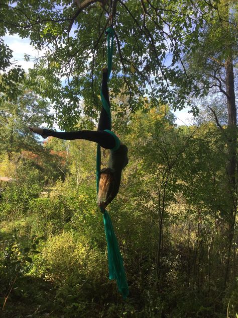 Aerial Silks Beginner, Arial Silks, Ariel Silks, Aerial Gymnastics, Aerial Circus, Silk Dancing, Aerial Silk, Aerial Hammock, Aerial Acrobatics