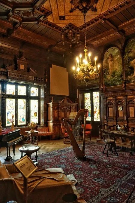 Castle Aesthetic Interior, Sinaia Romania, Victorian Castle, Castle Rooms, Peles Castle, Aesthetic Interior, Gowns Elegant, Castle Aesthetic, Castles Interior