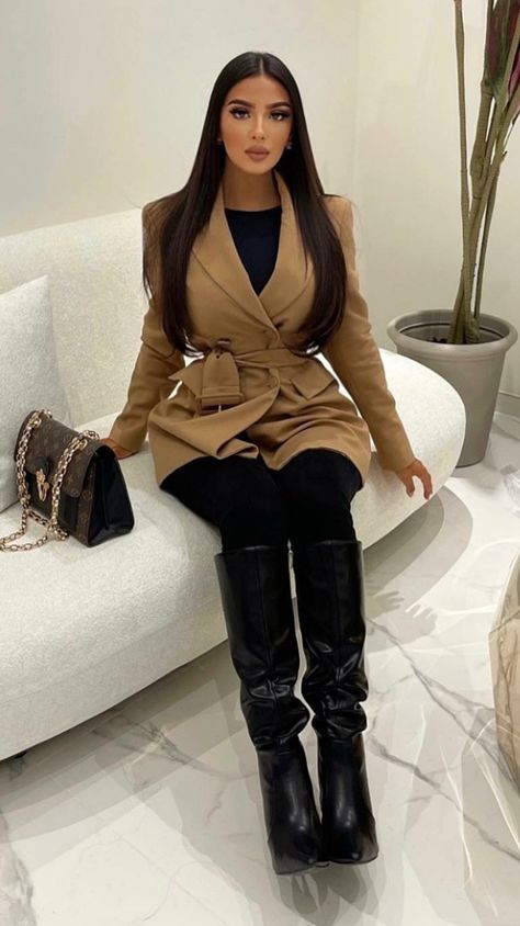 High Ponytail Hairstyles, Comfy Outfits Winter, Woman Suit, Stile Hijab, Nye Outfits, Uni Outfits, Afghan Dresses, Classy Dress Outfits, Fall Fits