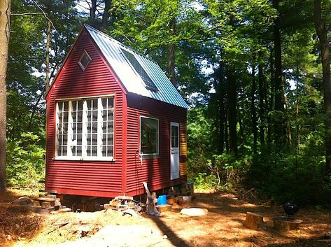 Ians 100 Sq Ft Little Timber House Solar Panels Tiny House Design Small Cottages, Timber Frame Tiny House, Tiny Timber Frame, Modern Cottage Homes, Big Cottages, Small Barn House, Farm Style House, Small Solar Panels, Cabin Tiny House