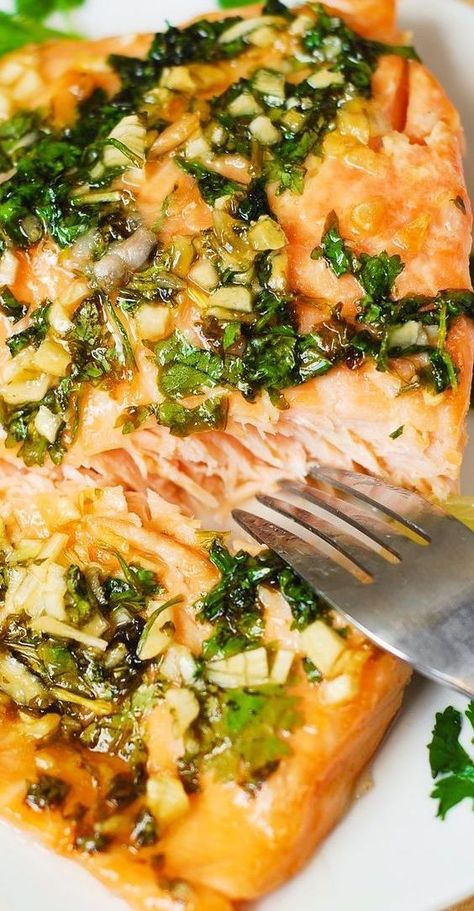 Cilantro Lime Honey Garlic Salmon (baked in foil) – easy, healthy, gluten free recipe that takes 30 minutes from start to finish! Serve the salmon with rice or greens on the side! #cilantro #lime #cilantrolime #salmon #fish #salmonrecipe #fishrecipe Honey Garlic Salmon Baked, Salmon Baked, Honey Garlic Salmon, Lime Salmon, Garlic Salmon, Fish Recipes Healthy, Baked Salmon Recipes, Salmon Dishes, Healthy Fish