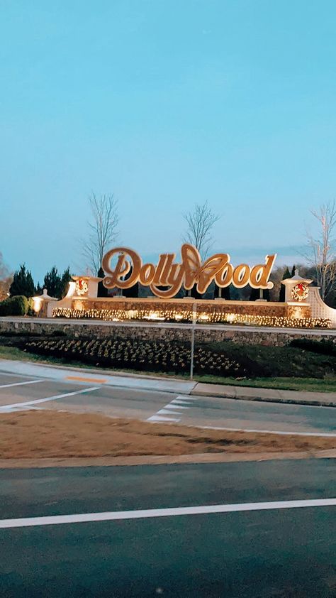 #vacation #dollywood #tenneseee #fun #rollercoasters #thanksgivingbreak Dollywood At Christmas, Dollywood Fall, Dolly Wood, Dollywood Park, Summer Places, Goals 2024, Cabin Trip, Thanksgiving Break, Rocky Top