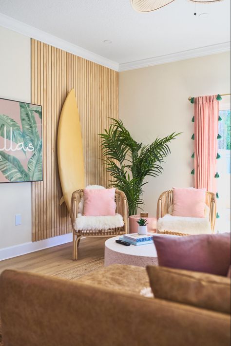 Surfer Chic Style Home, Beach Aesthetic Office, Retro Beach Living Room, Beach Vibe Decor Style Inspiration, Miami Inspired Decor, Beachy Airbnb Decor, First House Bedroom Ideas, Girly Beach House, Pink Beach House Aesthetic