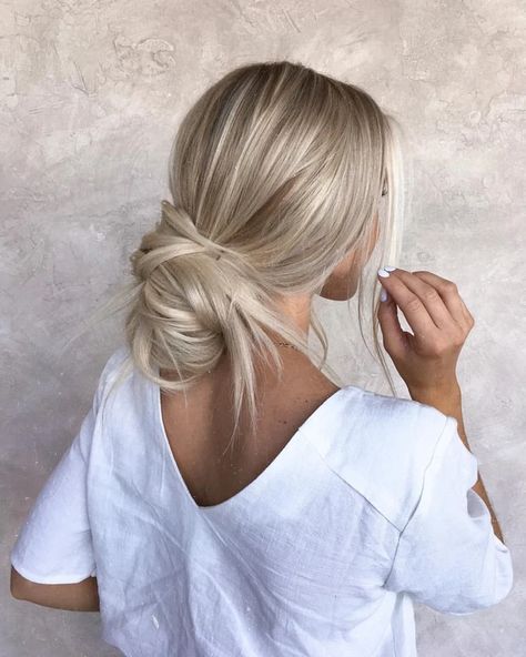 New Hair Color Ideas For Blondes, Women Blonde Hair, Hairby Chrissy, Blonde Locks, Haircut Styles, Long Hair Color, Blonde Hair Inspiration, Blonde Hair Looks, Cute Hairstyles For Medium Hair