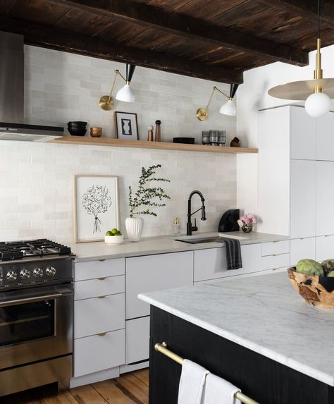 Backsplash Kitchen White, White Backsplash Kitchen, Kitchen White Cabinets, Backsplash Kitchen White Cabinets, Antique White Cabinets, Colonial Kitchen, Stanley Tucci, White Subway Tile Backsplash, Gray And White Kitchen