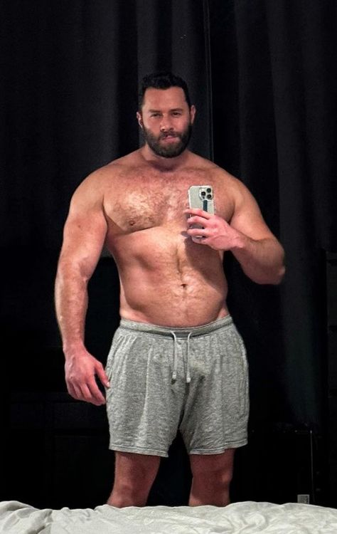 Stocky Men, Buff Guys, Chubby Guy, Chubby Men, Taking A Selfie, Bear Man, Beefy Men, Muscle Bear, Masculine Men