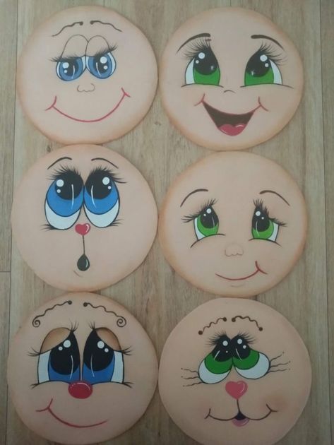 Terra Cotta Pot Crafts Diy, Doll Face Paint, Gingerbread Crafts, Diy Rock Art, Terra Cotta Pot Crafts, Drawing Cartoon Faces, Gingerbread Christmas Decor, Craft Eyes, Flower Pot Crafts