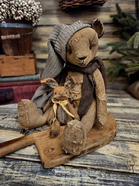 Cold Creek Primitives Primitive Bear, Primitive Decor, Primitive Decorating, Fall Crafts, Teddy Bears, Happy Monday, Autumn Summer, Cute Wallpapers, Diy And Crafts