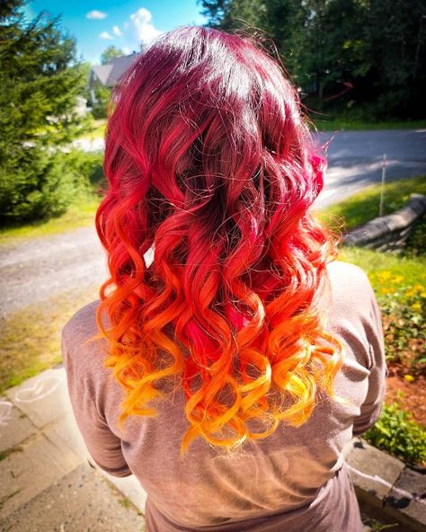 couleurs dégradé de rouge, orange & jaune. ❤🧡💛 Fire Ombre Hair, Ombre Hair, Hair Ideas, Dreadlocks, Hair Color, Orange, Hair Styles, Makeup, Hair