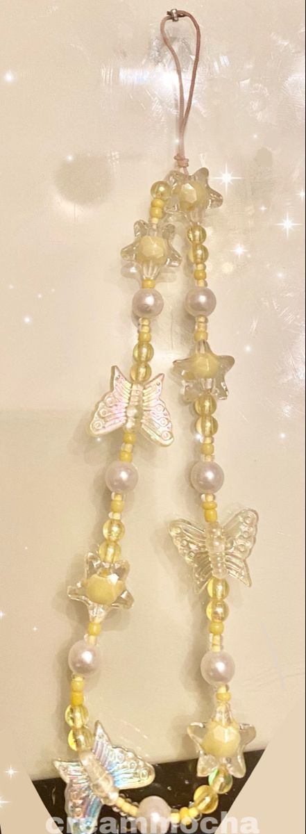 yellow phone charm, with stars and butterflies Yellow Phone Charm, Phone Beads, Charm Ideas, Manik Manik, Phone Straps, Beads Ideas, Vintage Phones, Phone Charms, Bead Ideas