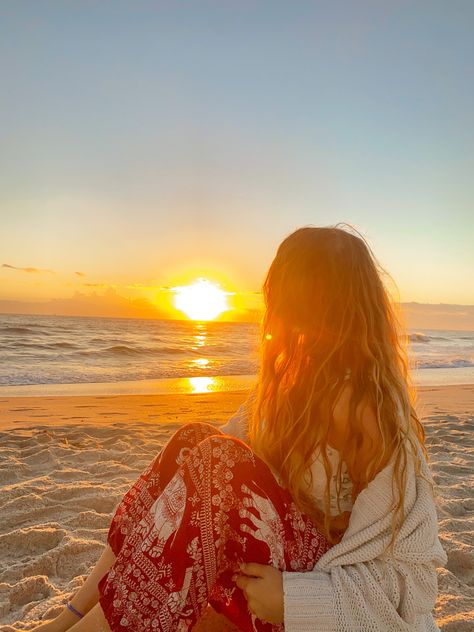 Beachy Hippy Aesthetic, Hippie Beach Aesthetic, Hippie Asethic, Hippie Girl Aesthetic, Beach Bum Aesthetic, Hippy Aesthetic, Boho Music, Hippie Couple, Free Spirit Aesthetic