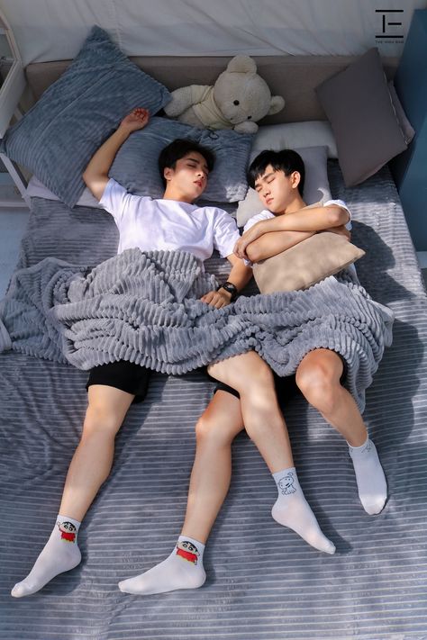 2 Men Posing Together, Dinner Date Drawing Reference, Two People Pose Reference Photography, Duo Poses Reference Couple, Laying In Coffin Pose Reference, Lounge Pose Reference, Two People Reference Photos, Couple Poses Reference Spicy Mlm, 2 People Reference Poses Friends