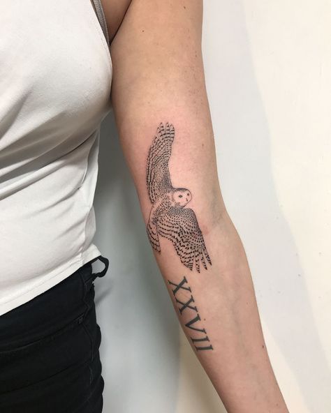 Owl Tattoo Thigh, Owl Back Tattoo, Night Owl Tattoo, Snowy Owl Tattoo, Baby Owl Tattoos, Owl Tattoo Meaning, Hairstyle App, Tattoo Thigh, Skin Drawing