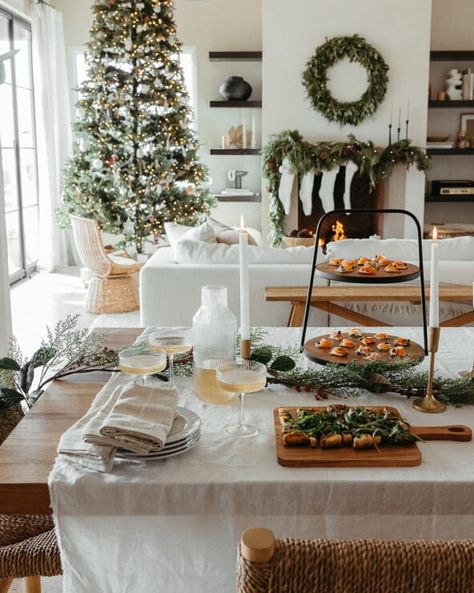 24 Dinner Party Menu Ideas to Get You Excited About Hosting Scandinavian Dinner, Dessert From Scratch, Holiday Appetizers Easy, Fancy Appetizers, Camille Styles, Dinner Party Menu, Wood Serving Board, Hot Dog Recipes, Dinner Party Recipes