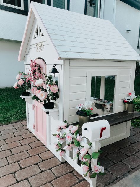 Modern Playhouse Outdoor, Kids Playground Ideas, Outdoor Play Area For Kids, Play House Outdoor, Kids Playhouse Ideas, Painted Playhouse, Play Area For Kids, Playhouse Decor, Modern Playhouse