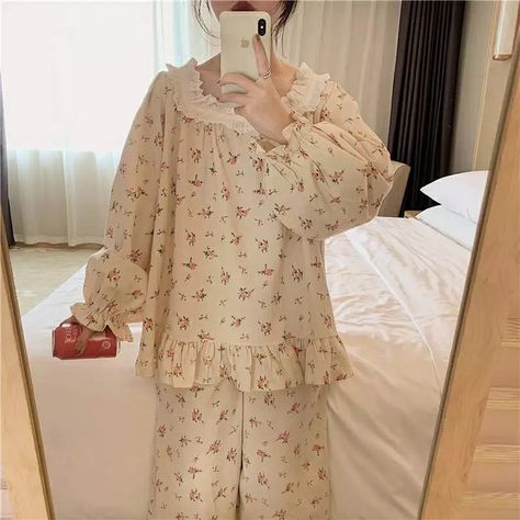 Vintage Pijama, Pajama Fashion, Sleepwear Fashion, Cute Sleepwear, Cute Pajama Sets, Fashion Top Outfits, Modest Dresses Casual, Korean Girl Fashion, Cute Comfy Outfits