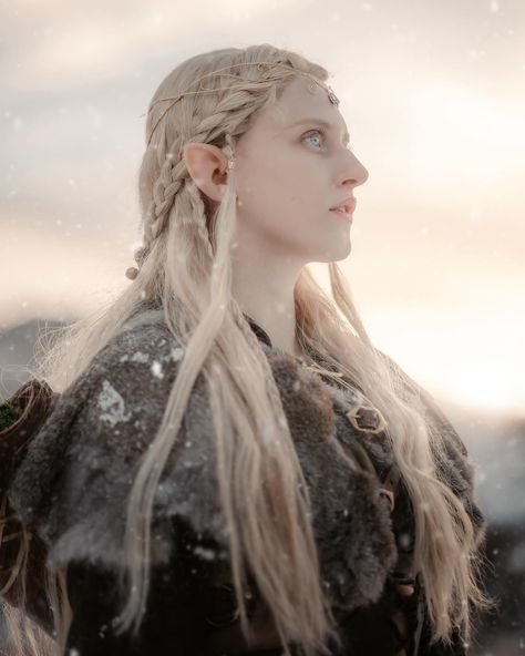 Hopefully just a few snows left before we get ACTUAL spring hahahaha 🤞🏼 😬 @picturesorcery @elmarqueslarpshop #lotr #lordoftherings #elfcosplay #elfcore #fantasycore Elsweyr Aesthetic, Lotr Elf Aesthetic, Mirkwood Aesthetic, Elves Aesthetic, Hobbit Oc, Lotr Elf, Elf Aesthetic, Elf Cosplay, Lord Of The Rings