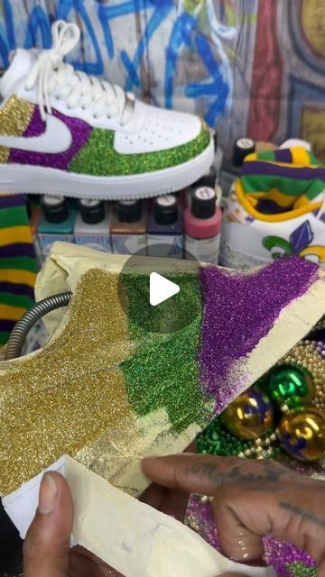 Mardi Gras Dance Theme, Pants Diy Jeans, Diy Mardi Gras Outfit, Mardi Gras Color Street, Diy Mardi Gras Decorations, Mardi Gras Shoes, Mardi Gras Crafts, Dance Themes, New Orleans Mardi Gras