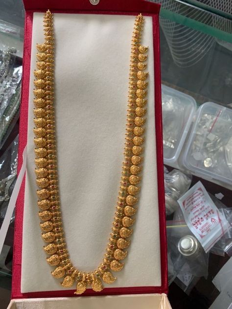 Haram New Designs, Mango Chain Gold, Antique Bridal Jewelry Gold, Long Mango Haram Designs, Antique Mango Haram Designs, Latest Mango Haram Designs With Grams, Harams Gold Indian Jewellery Design, Mango Haaram Designs Gold, Mango Haram Designs Gold Latest Long