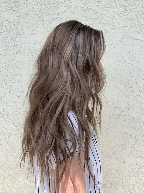 Light Brown Ash Hair With Highlights, Icy Light Brown Hair, Light Smoky Brown Hair, Light Brown Hair With Lowlights Ash, Ashy Brown Hair Colors, Ash Brown Hair Light, Ashy Cool Tone Brown Hair, Ashy Brown And Blonde Hair, Rubio Champignon